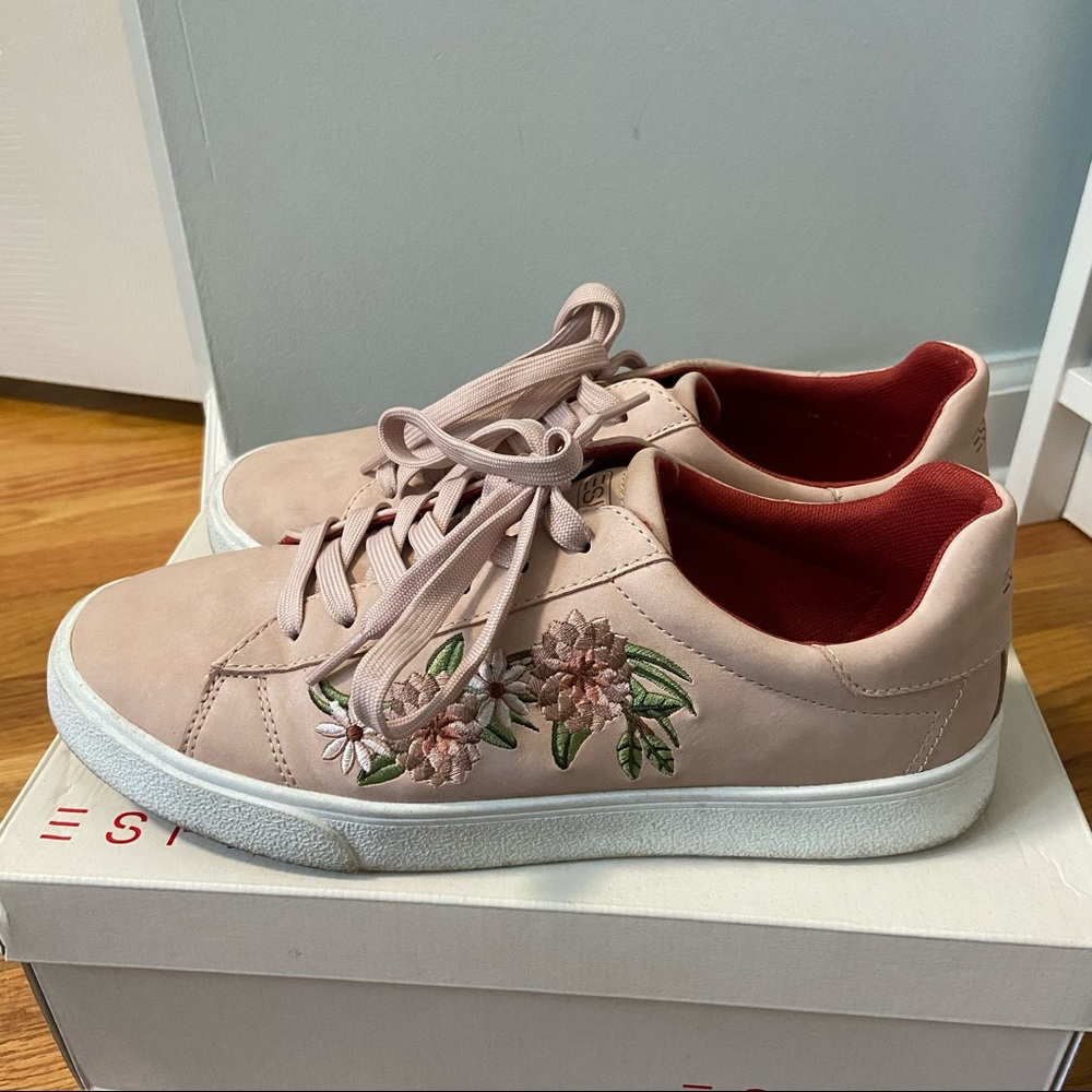 Esprit Dusty Pink Floral Embroidered Lace-Up Sneakers